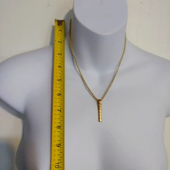 🌺BUNDLE ONLY🌺VINTAGE LADIES FAUX GOLD PENDANT - Picture 3 of 10